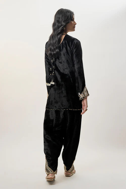 Ziba Black Velvet Embroidered Kurta With Farshi Salwar And Mukaish Silkmul Dupatta