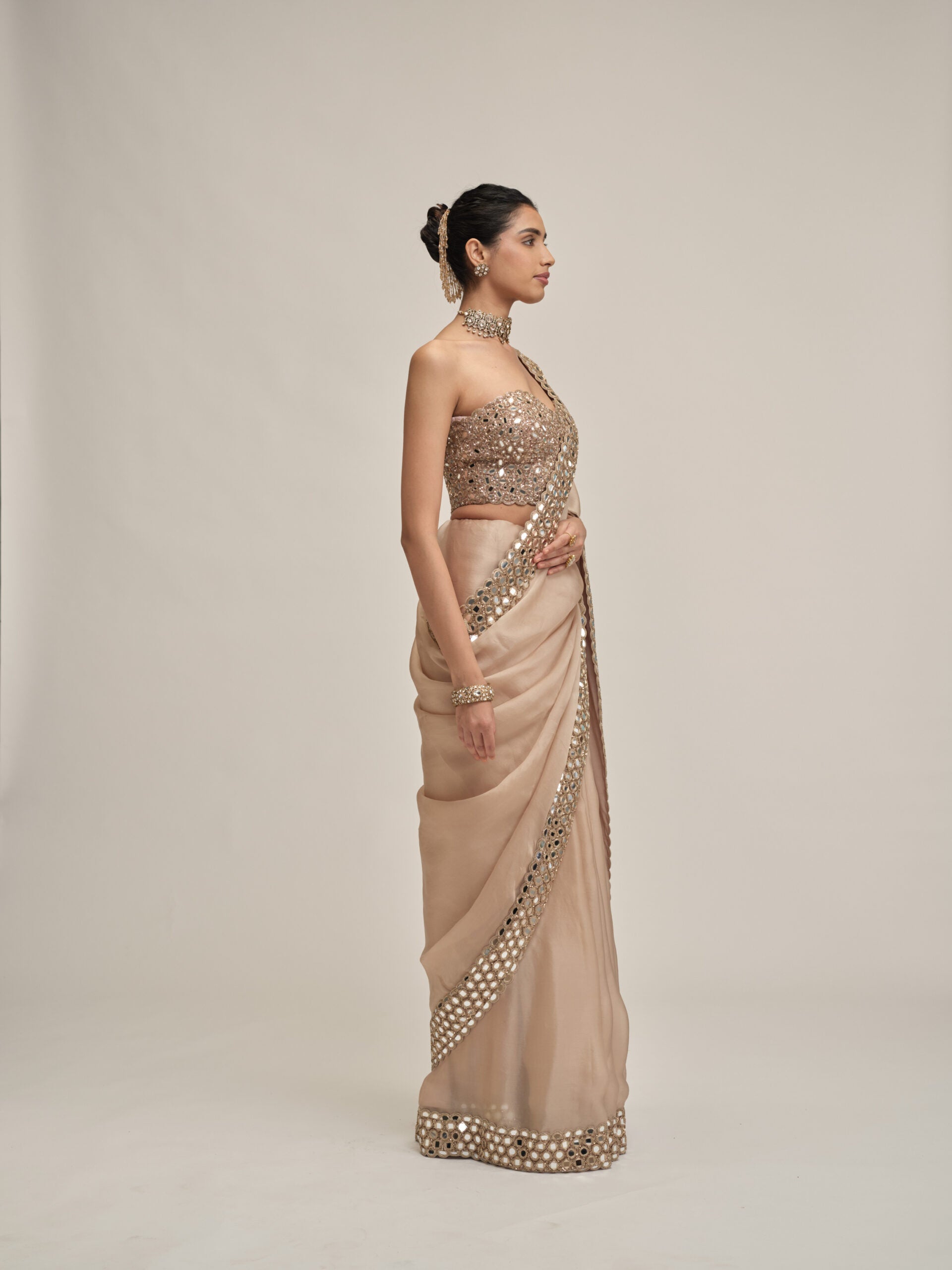 Light Beige Mirror Border Saree With Corset Set 3