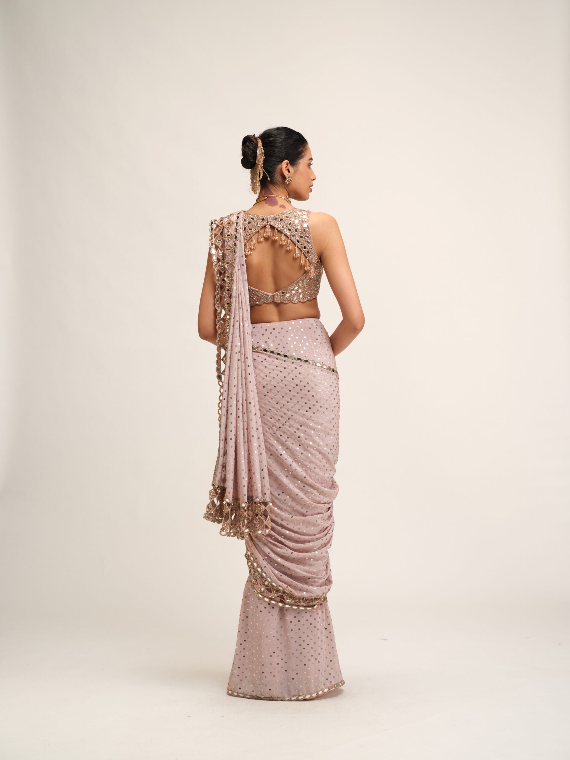Ash Pink Cutwork Border Saree Set 5
