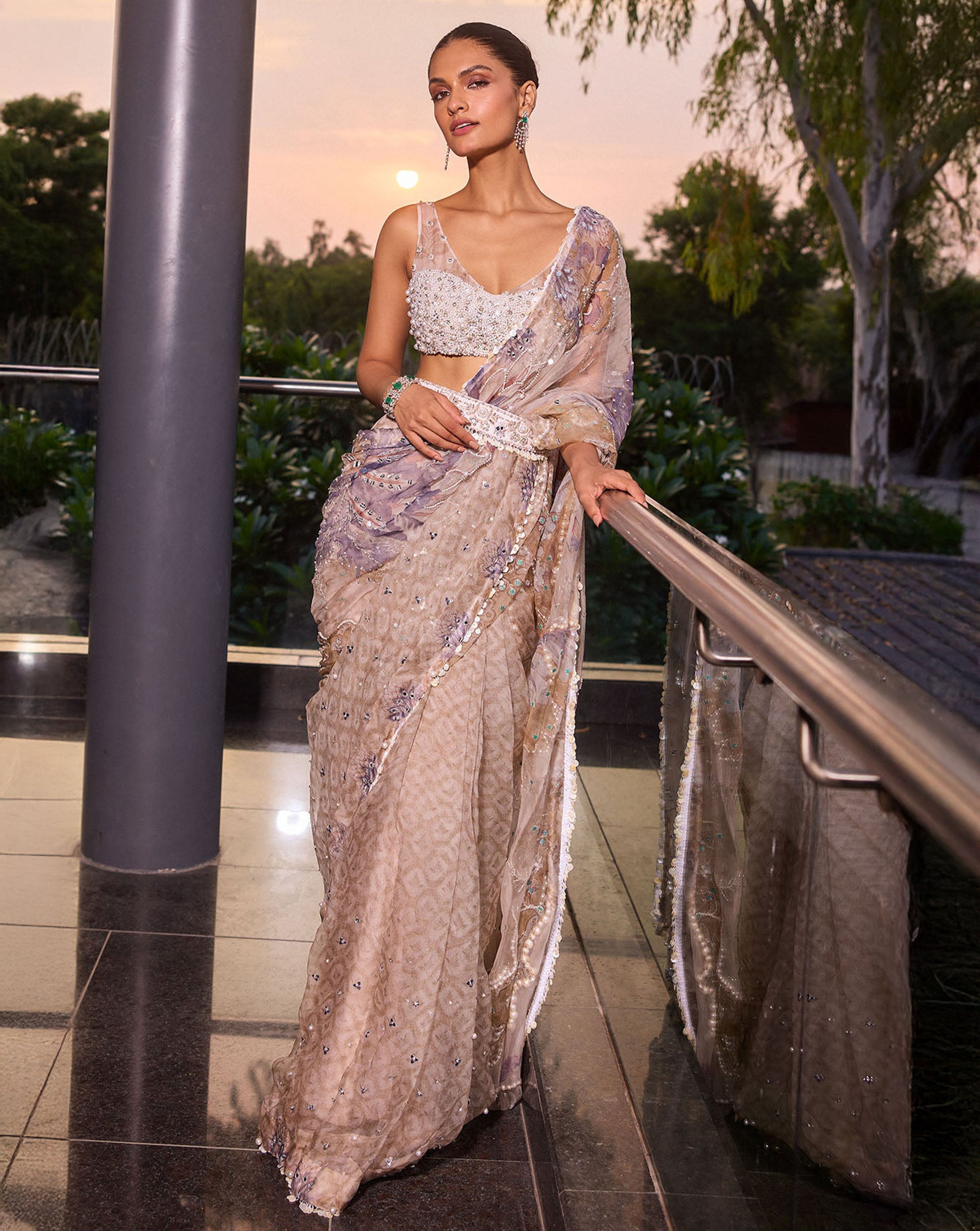 saree_a0addcc9-9d83-4c36-ae4c-5e6a4d1aeab1.jpg